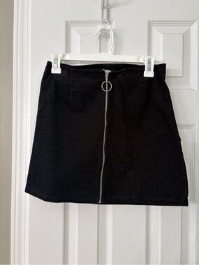 Black Zip-Front Corduroy Mini Skirt with Ring Pull